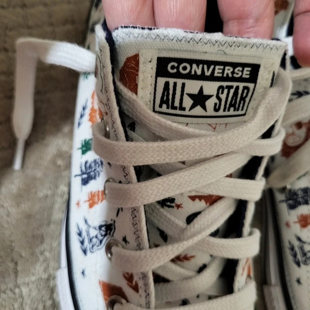 Converse Kids White and Orange Graphic/Camp Sneakers Size 2.5‎